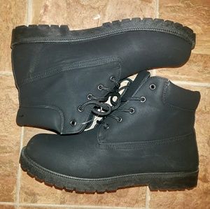 Revenant Boots Sz 10